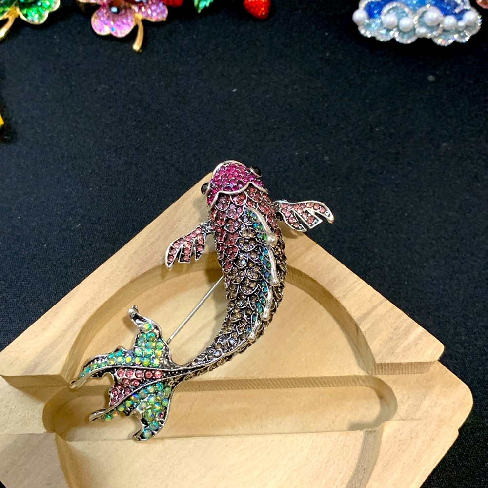 Colorful Fish Brooch with Rhinestones